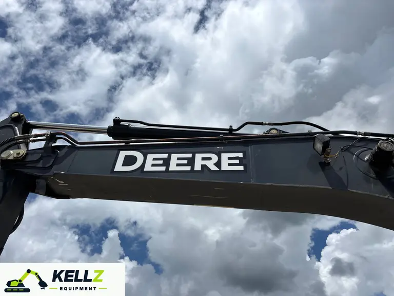 2015 John Deere 210G LC Excavator - photo 10