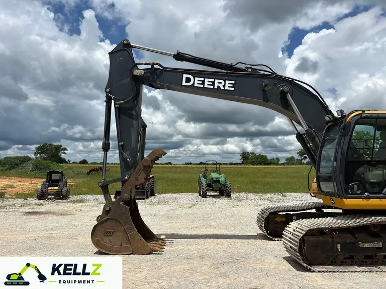 2015 John Deere 210G LC Excavator - photo 11