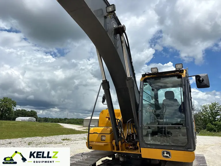 2015 John Deere 210G LC Excavator - photo 12