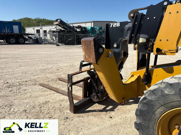 2017 Caterpillar TL1255D Telehandler - photo 9
