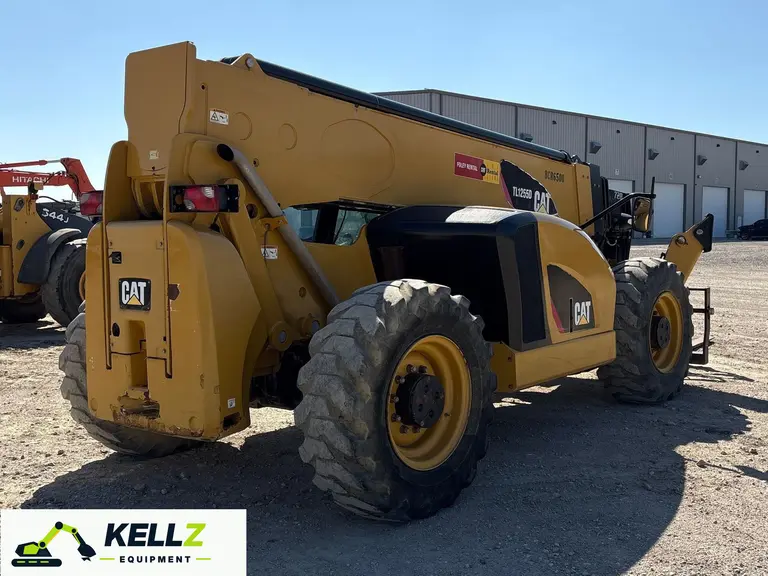 2017 Caterpillar TL1255D Telehandler - photo 5