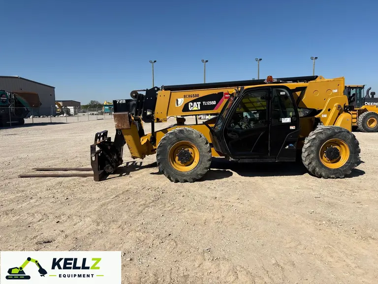 2017 Caterpillar TL1255D Telehandler - photo 8