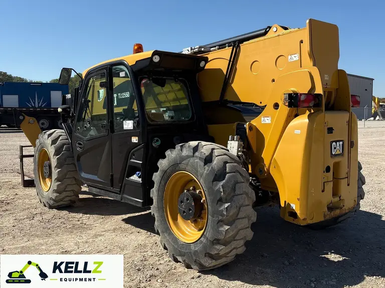 2017 Caterpillar TL1255D Telehandler - photo 7