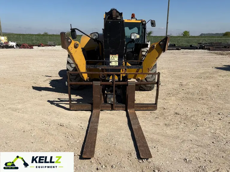 2017 Caterpillar TL1255D Telehandler - photo 2