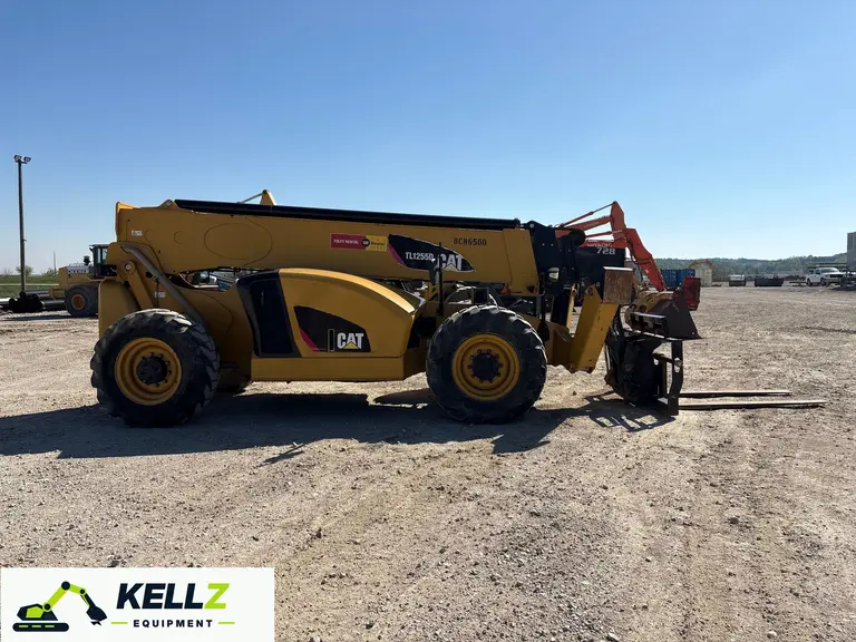 2017 Caterpillar TL1255D Telehandler - photo 4