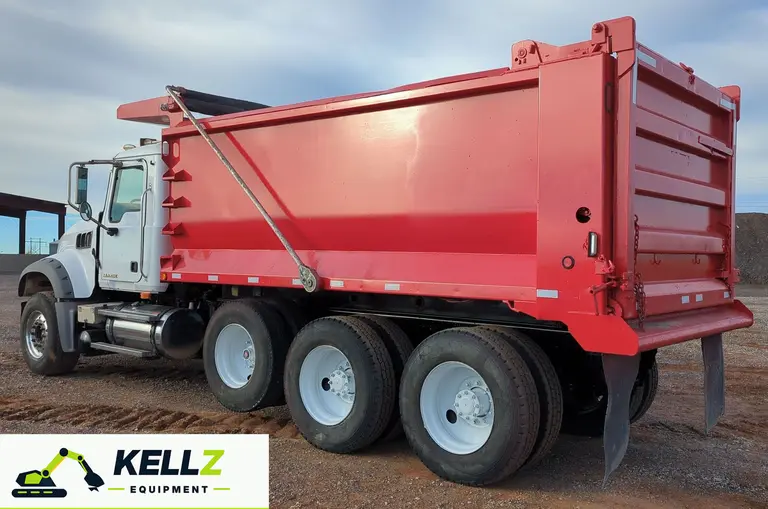 2008 Mack Granite GU713 Dump Truck - photo 3